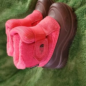 North Face little girls boots size 6.